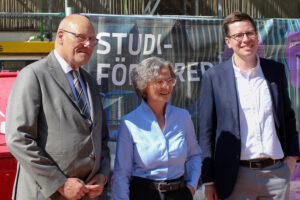 Gruppenbild: vlnr Frank Weeke, Ina Scharrenbach, Florian Krampe